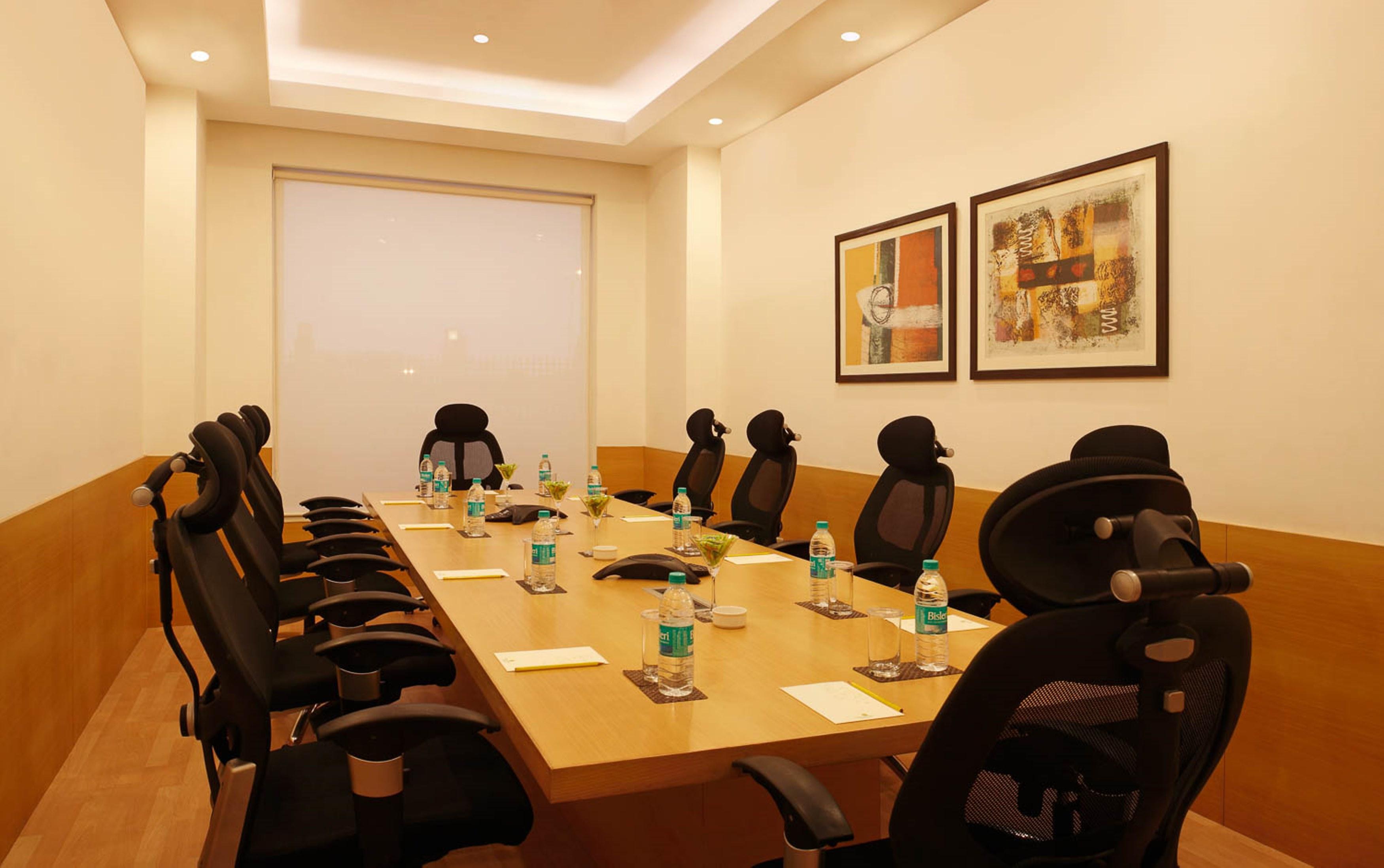 Lemon Tree Premier, Delhi Airport Hotel New Delhi Ngoại thất bức ảnh A boardroom