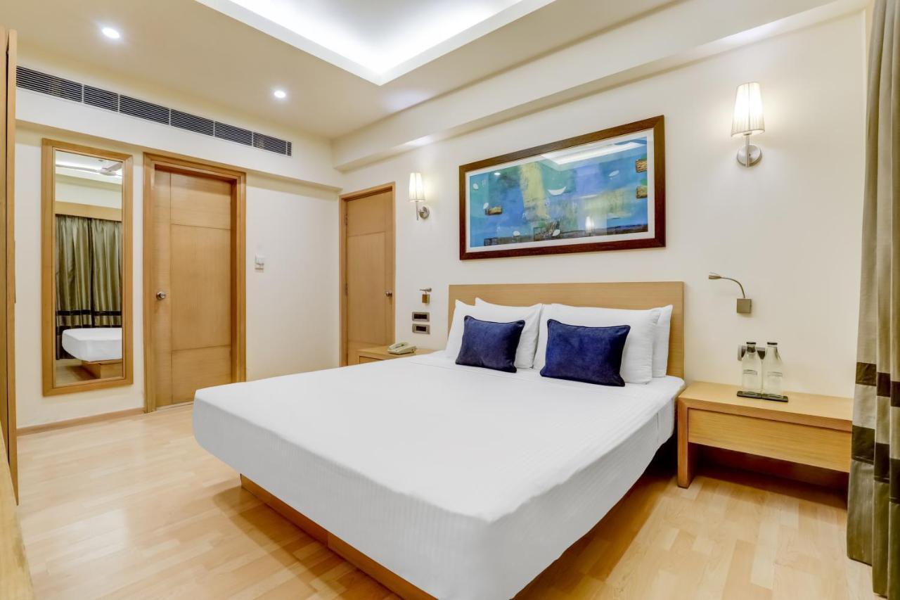 Lemon Tree Premier, Delhi Airport Hotel New Delhi Ngoại thất bức ảnh A bedroom at the hotel