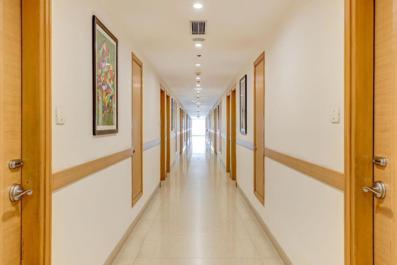 Lemon Tree Premier, Delhi Airport Hotel New Delhi Ngoại thất bức ảnh A typical corridor at the school