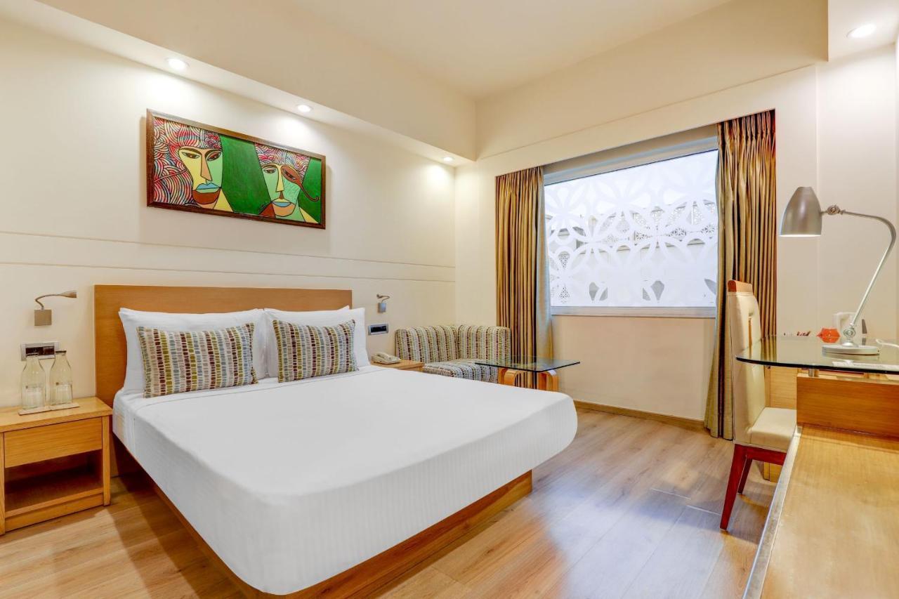 Lemon Tree Premier, Delhi Airport Hotel New Delhi Ngoại thất bức ảnh A room at the Park