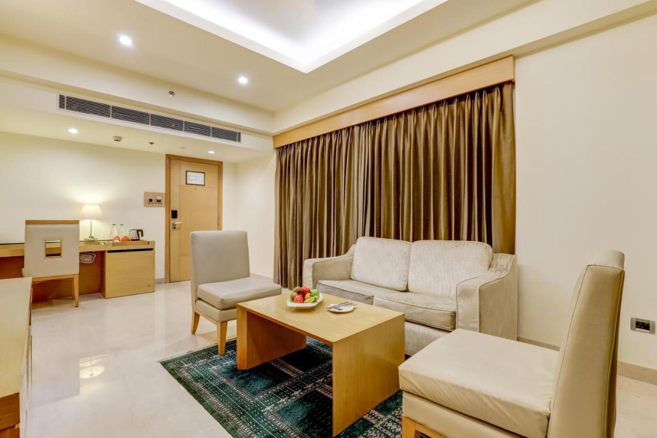 Lemon Tree Premier, Delhi Airport Hotel New Delhi Ngoại thất bức ảnh A suite at the hotel
