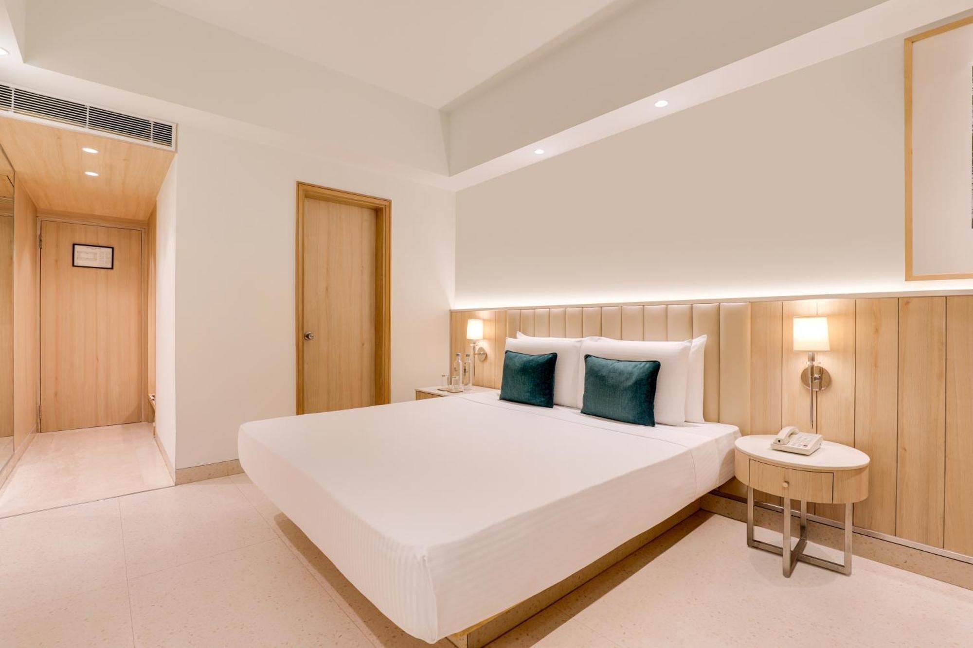 Lemon Tree Premier, Delhi Airport Hotel New Delhi Ngoại thất bức ảnh A room at the hotel