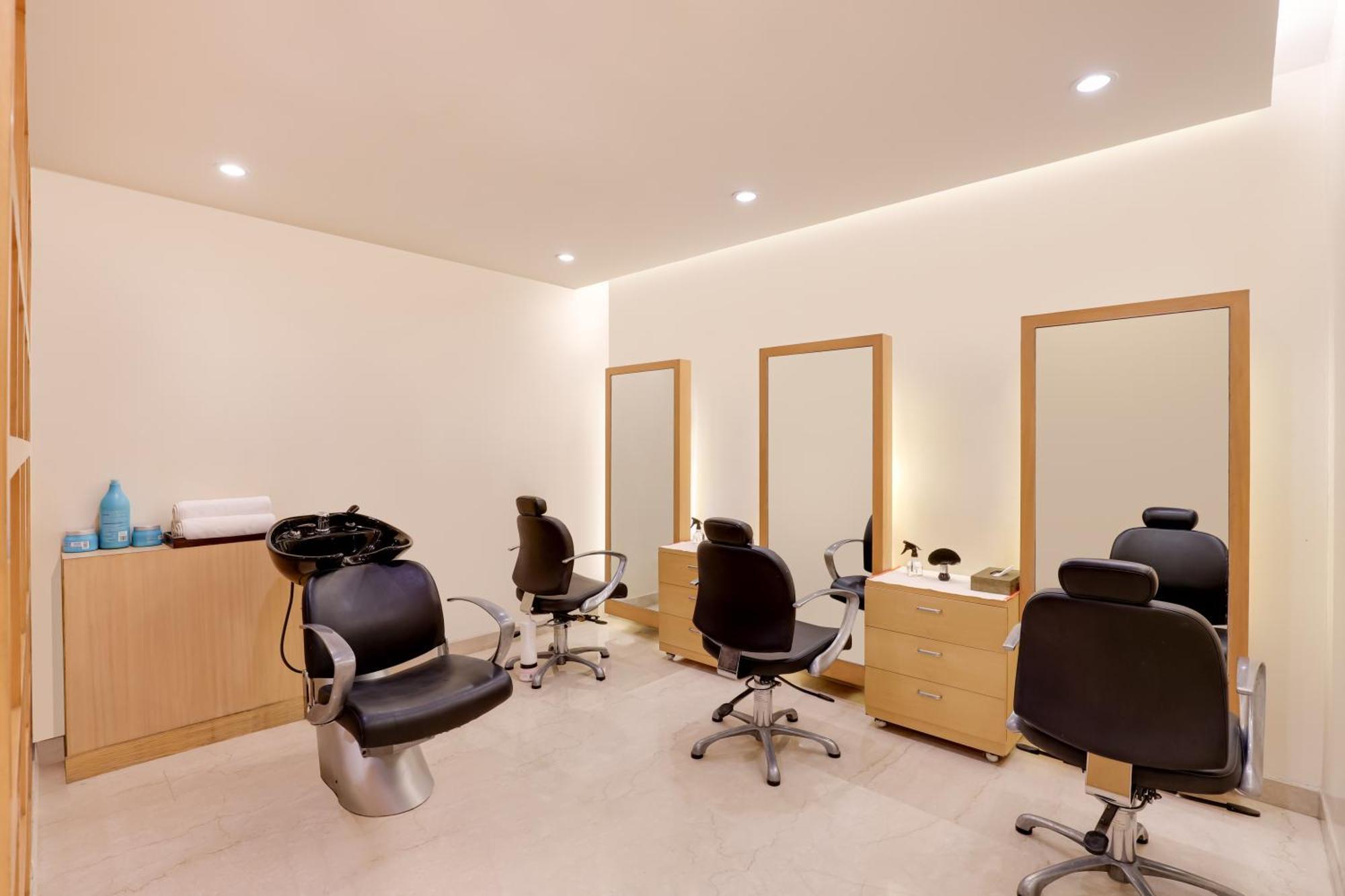 Lemon Tree Premier, Delhi Airport Hotel New Delhi Ngoại thất bức ảnh A hair salon in the United States