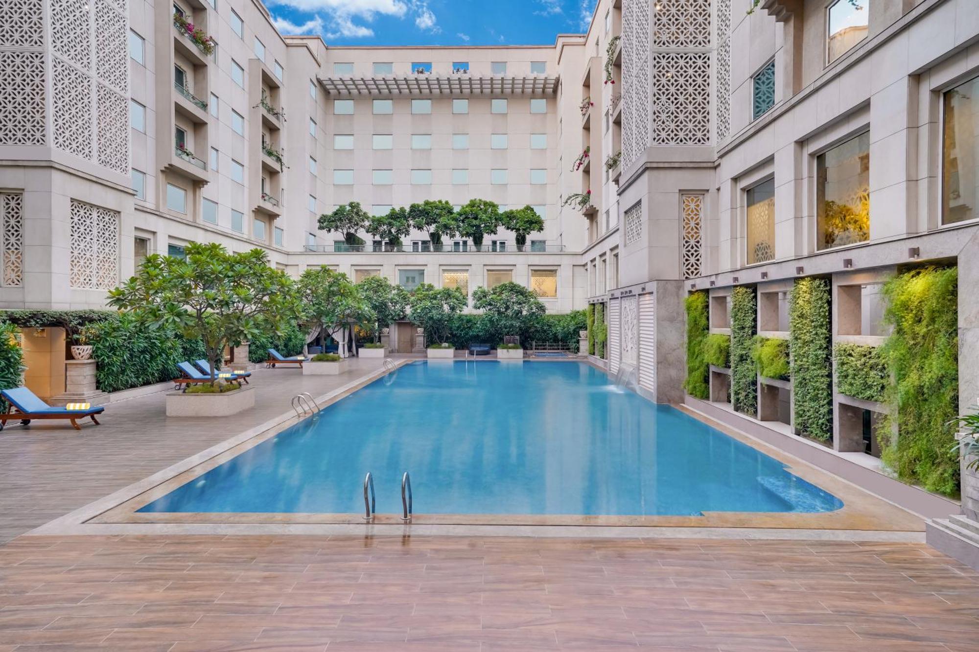 Lemon Tree Premier, Delhi Airport Hotel New Delhi Ngoại thất bức ảnh The pool at the Taj Bengal