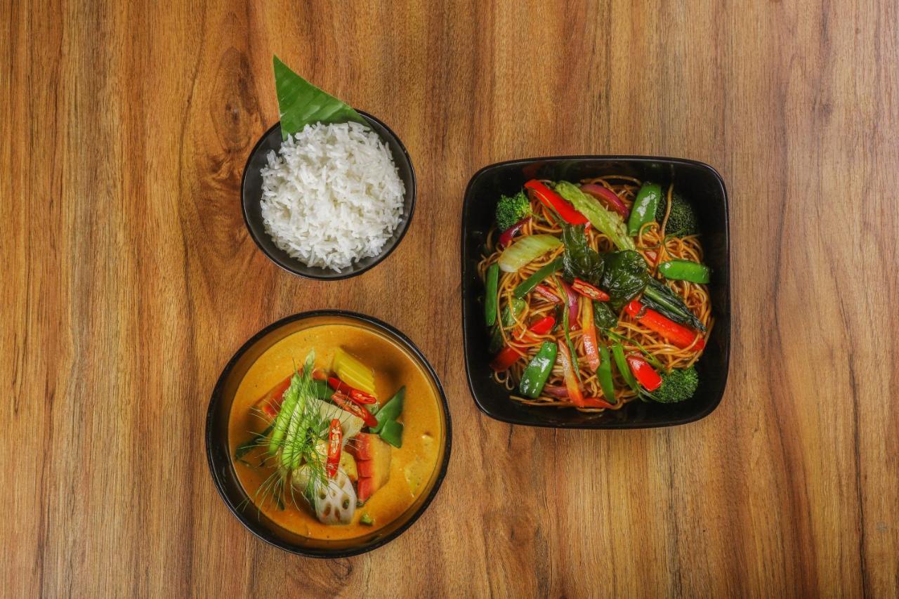 Lemon Tree Premier, Delhi Airport Hotel New Delhi Ngoại thất bức ảnh Thai food