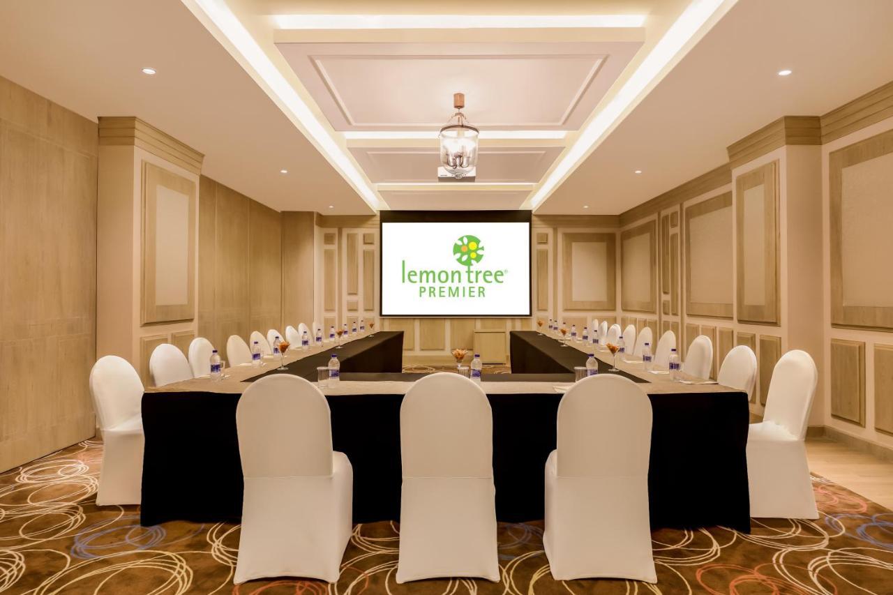 Lemon Tree Premier, Delhi Airport Hotel New Delhi Ngoại thất bức ảnh A meeting room at a hotel