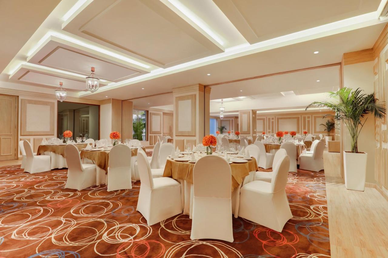 Lemon Tree Premier, Delhi Airport Hotel New Delhi Ngoại thất bức ảnh The ballroom