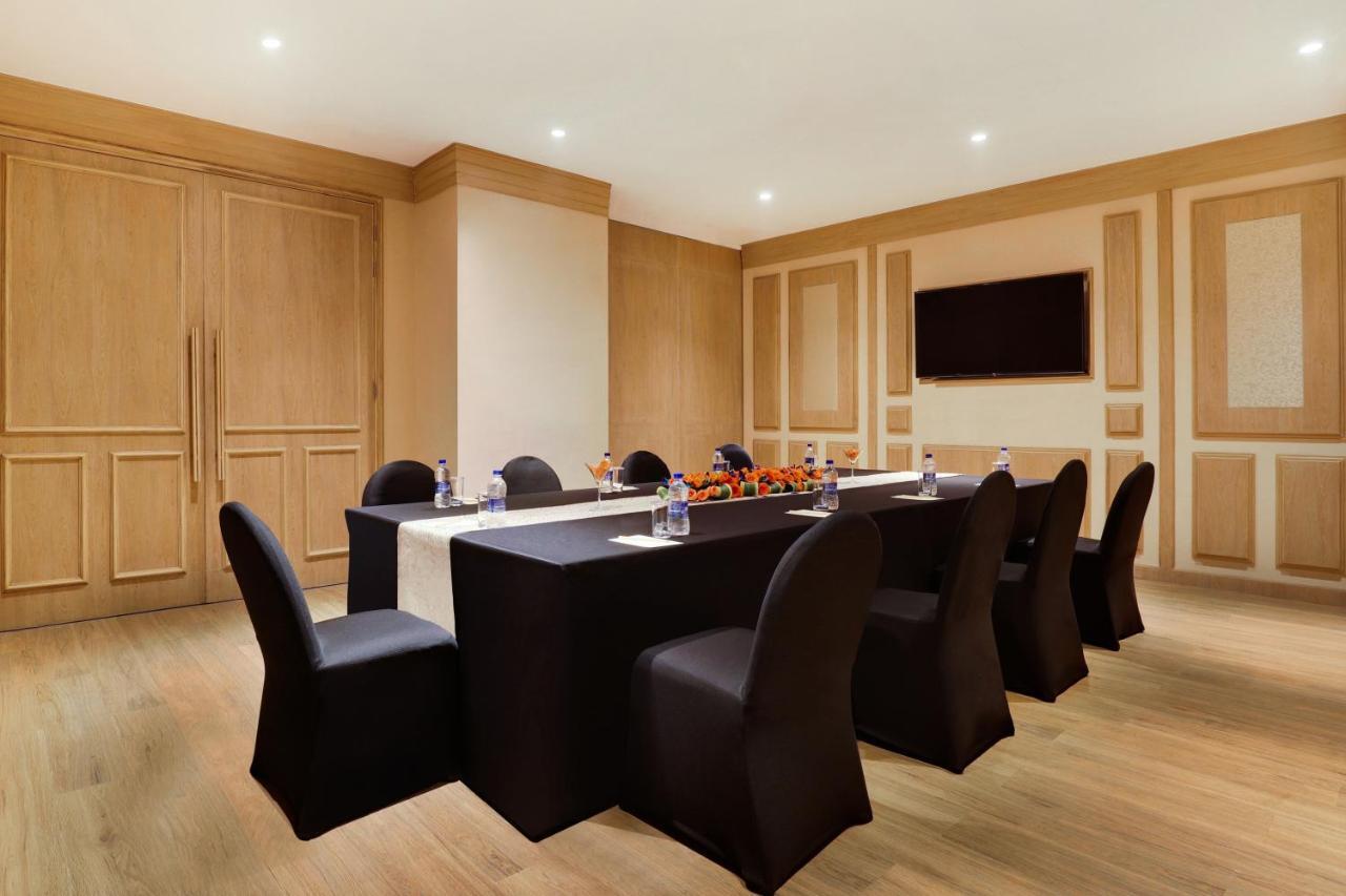 Lemon Tree Premier, Delhi Airport Hotel New Delhi Ngoại thất bức ảnh Meeting room at the hotel
